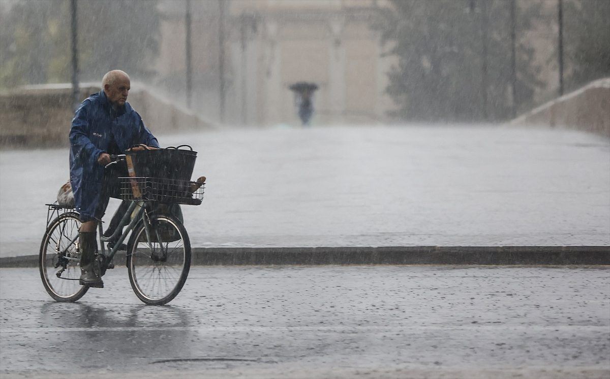 València activa el Cecopal y blinds sus parques ante una alerta naranja por tormentas que amenaza todo el litoral