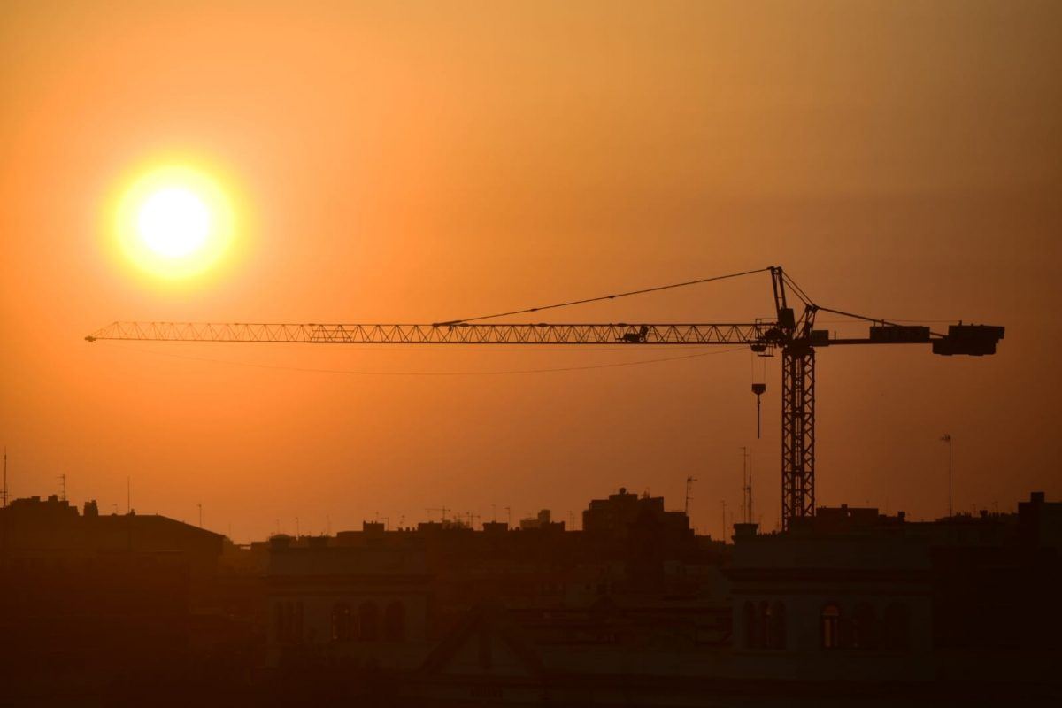 València se queda sin enchufes para crecer: la red eléctrica solo puede dar luz a una de cada ocho viviendas planificadas