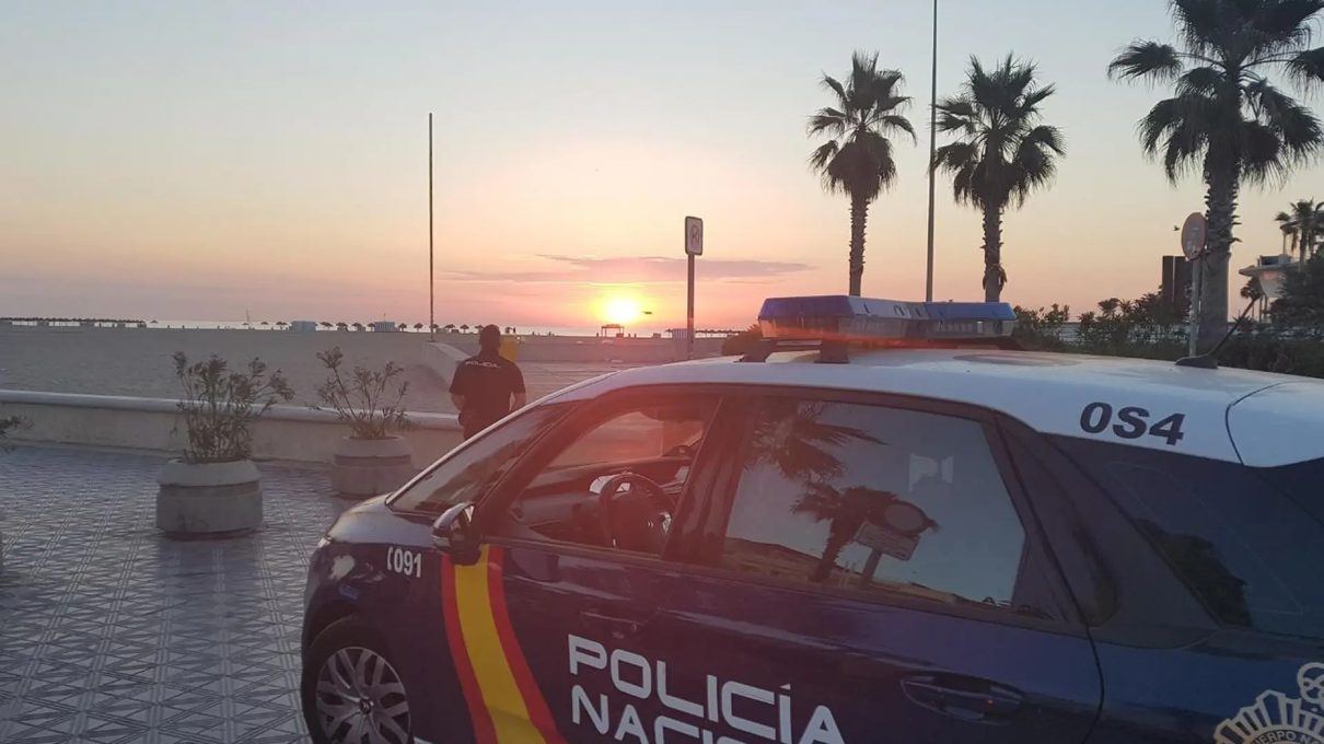 Lo que puedes y no puedes hacer si quieres cenar en la playa de Valencia antes de que acabe el verano