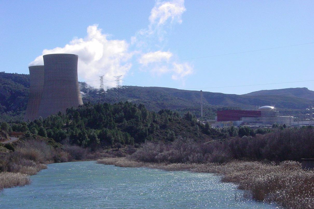 Casi mil vecinos del Valle de Ayora-Cofrentes claman contra el vertedero que amenaza uno de los mayores acuíferos de Europa