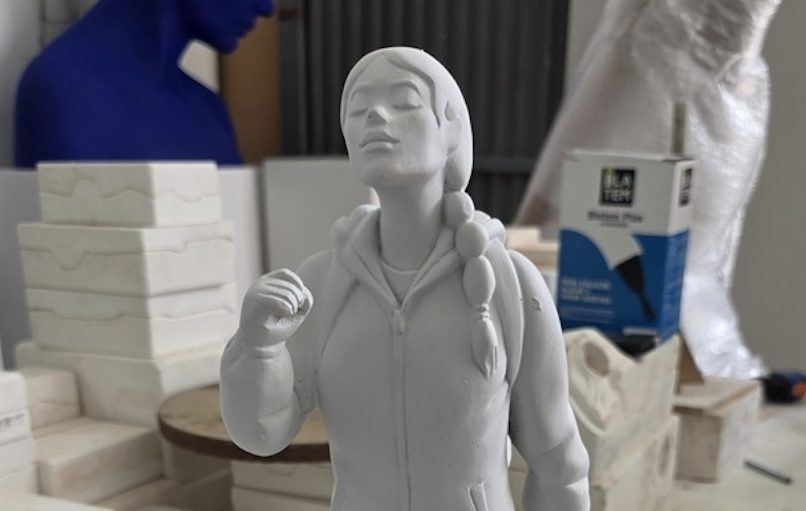 La chica del barreño se hace de bronce: La Torre tendrá su monumento a los voluntarios de la dana el 29 de octubre