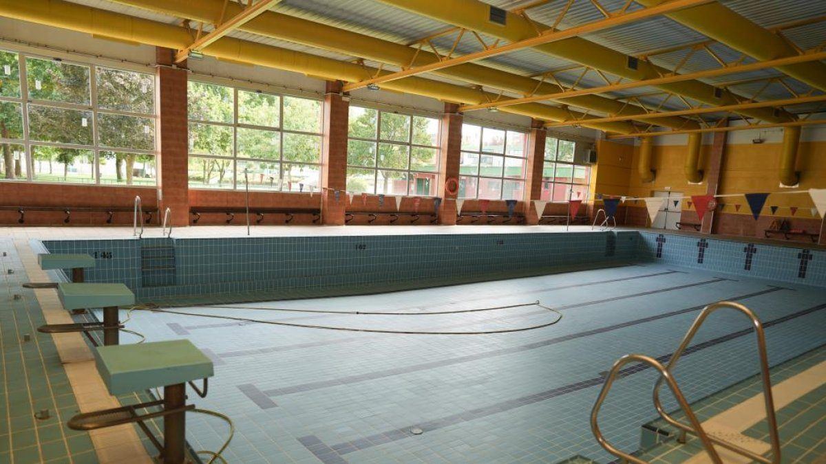 Valladolid invierte casi 60.000 euros en renovar la carpintería de la piscina cubierta de Canterac para ganar eficiencia ener
