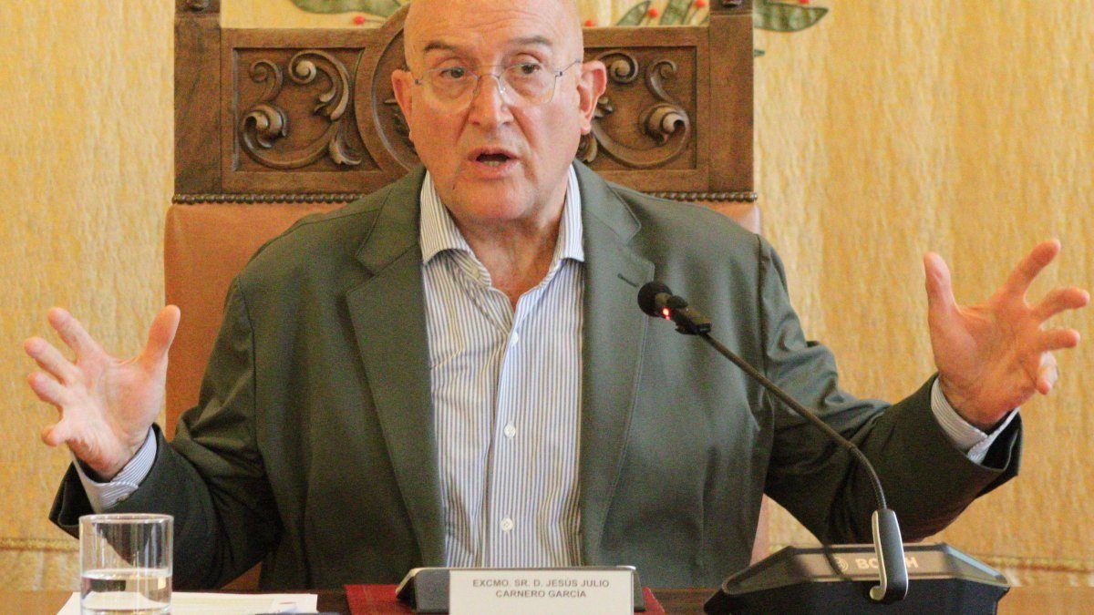 Carnero desafía a Puente a presentarse en Valladolid: "Le espero para que confronte conmigo"
