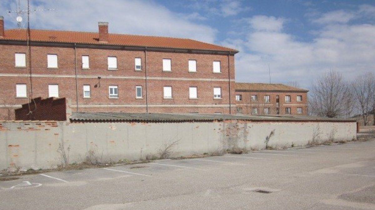Más de 17.000 edificios de los pueblos de Valladolid tienen amianto en sus tejados y la cuenta atrás para retirarlo ya corre
