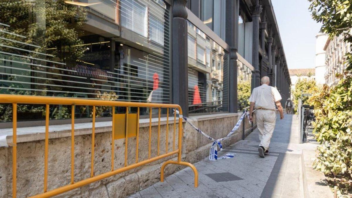 El Mercado del Val lleva meses vallado y las obras siguen sin arrancar mientras PP y PSOE se echan la culpa