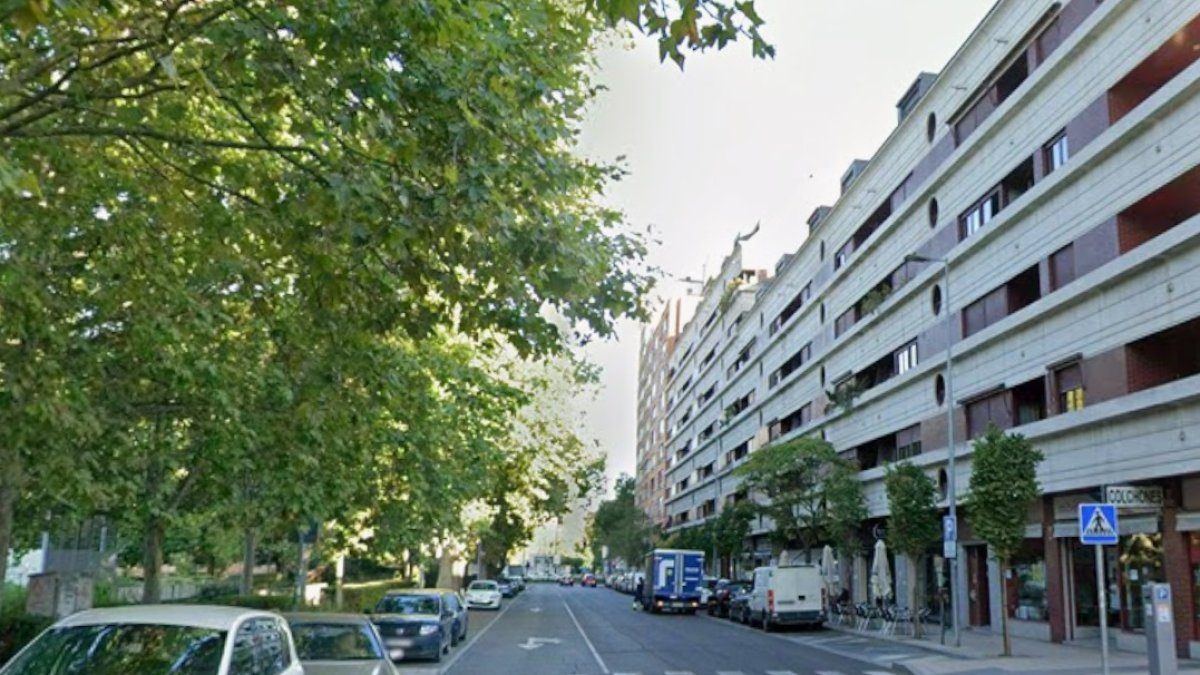 Un patinete ebrio arrolla a una madre con carrito y agrede a un policía nacional en la calle Hípica de Valladolid