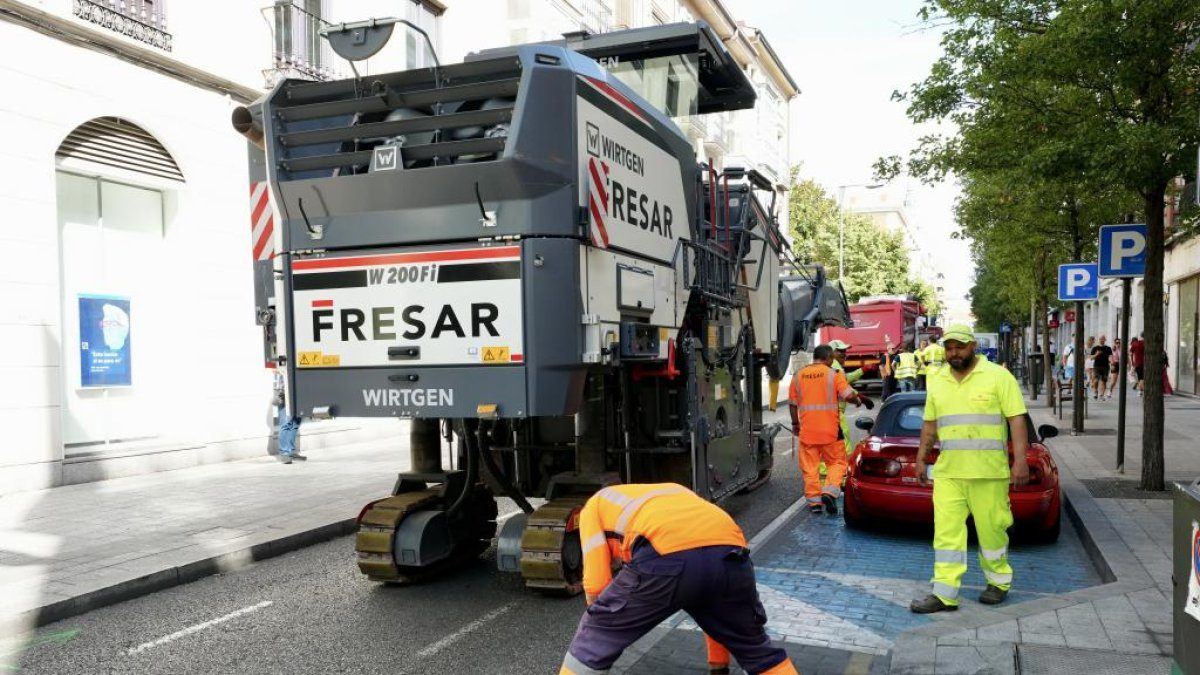 El Ayuntamiento de Valladolid cierra el verano con el asfalto renovado en 18 calles de la ciudad