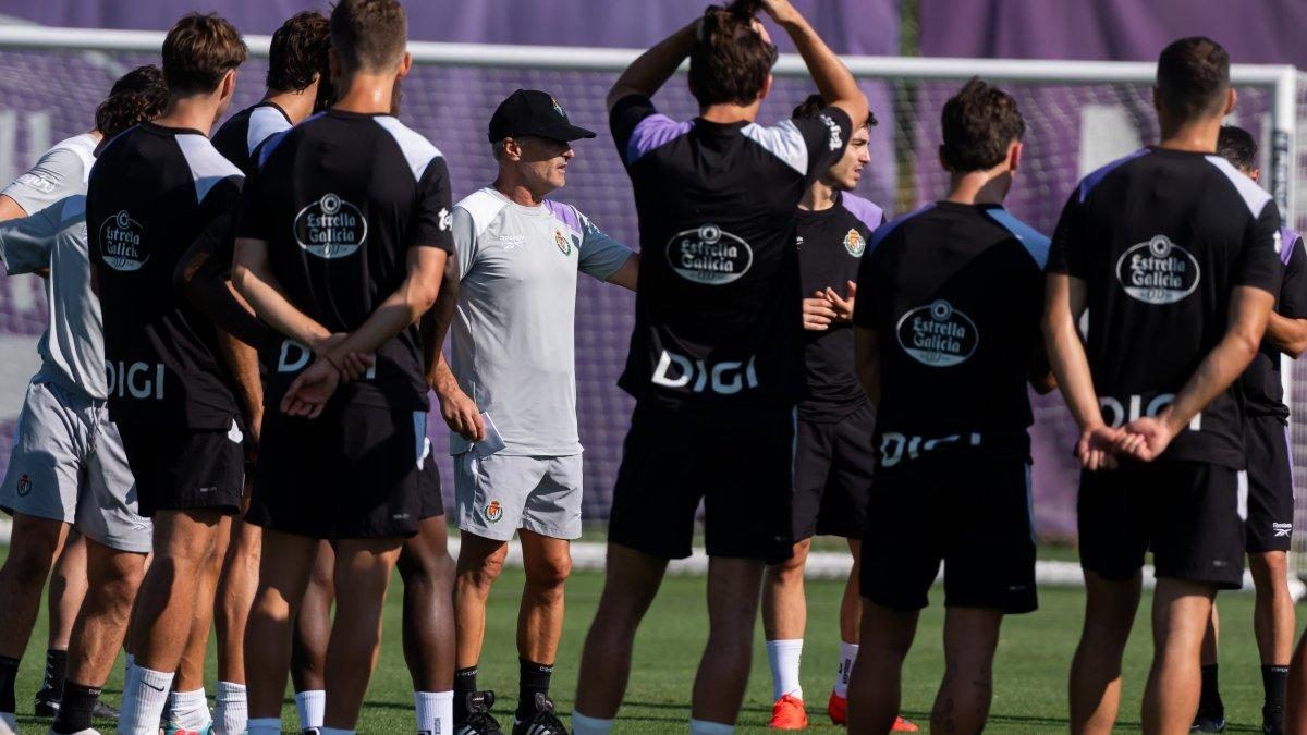 LaLiga da luz verde al préstamo del Valladolid y Escribá ya puede contar con toda su plantilla ante el Éibar
