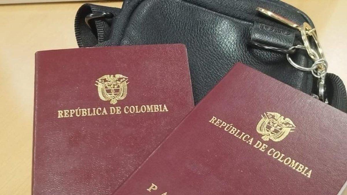 Valladolid devuelve la sonrisa a unos turistas colombianos: una bandolera con casi 2.000 euros y dos pasaportes acaba en mano