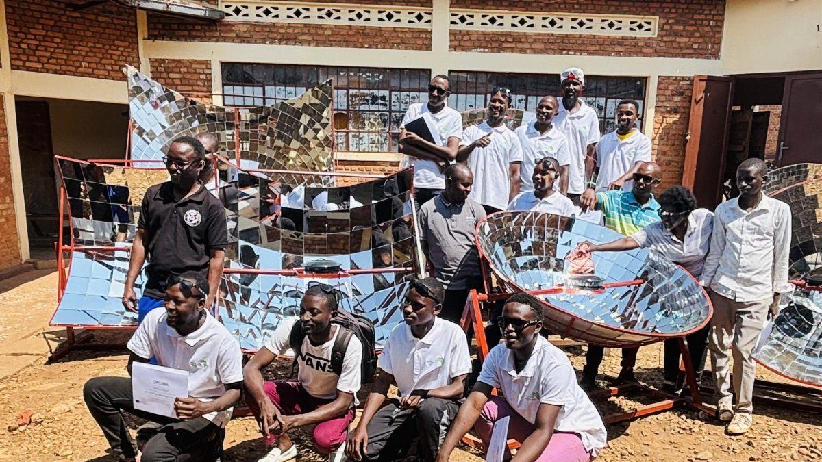 El instituto vallisoletano La Merced lleva la energía solar a Burundi para frenar la deforestación