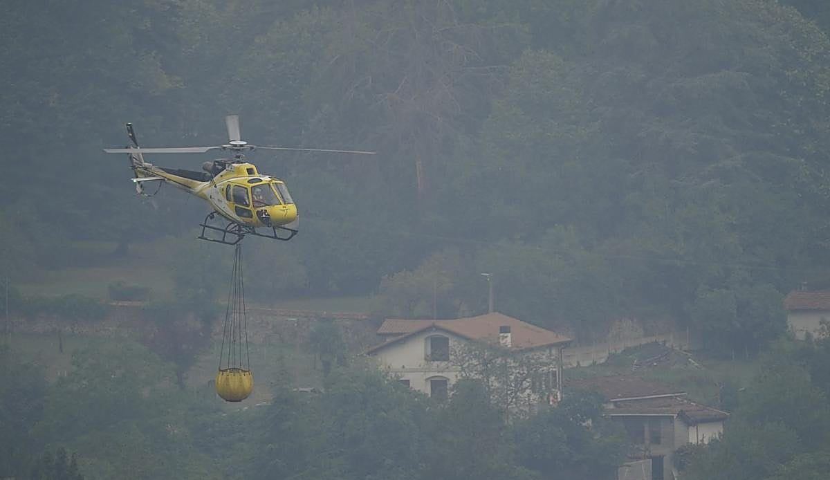 El incendio de Llanteno fue provocado por causas humanas y arrasa entre 75 y 100 hectáreas en Ayala