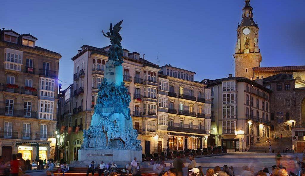 Vitoria estrena tasa turística en 2027: los visitantes pagarán hasta 4,50 euros por noche según el alojamiento