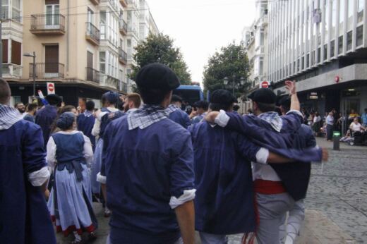 Vitoria estrena recorrido para el desfile de blusas y neskas en el Día de Santiago