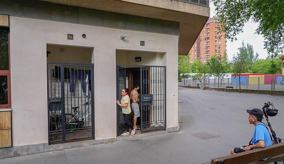 Vitoria abre la puerta a convertir lonjas vacías en pisos en los nueve barrios más vulnerables de la ciudad