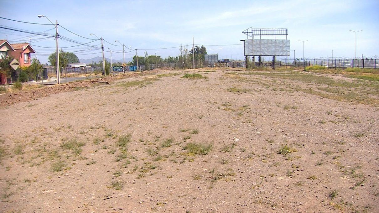 El solar junto a los Marianistas de Vitoria acumula otro retraso y los vecinos pierden la paciencia