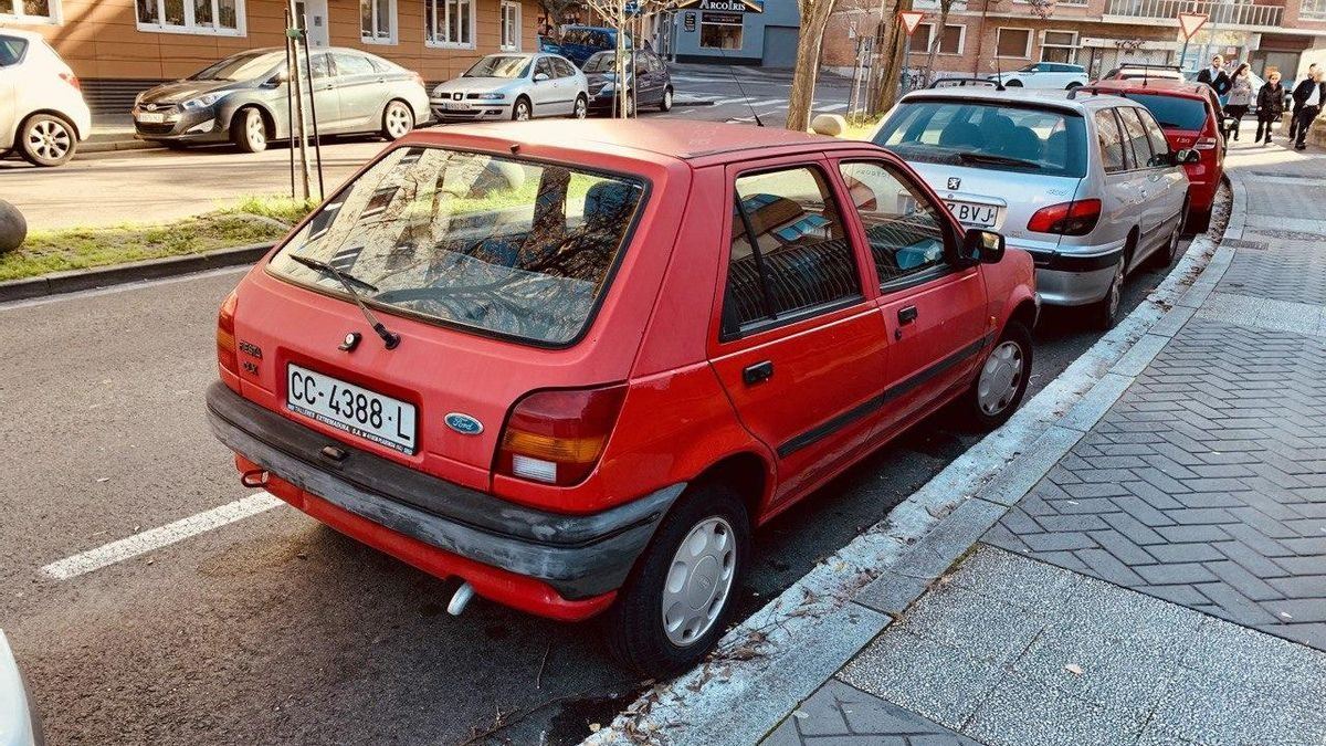 Un hombre de 48 años destroza retrovisores de coches y motos en el barrio vitoriano de Zaramaga