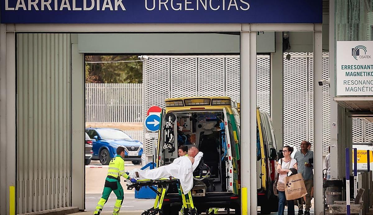 Las urgencias de Txagorritxu mejoran sus tiempos de espera tras el pico invernal, aunque los casos leves siguen rozando las t