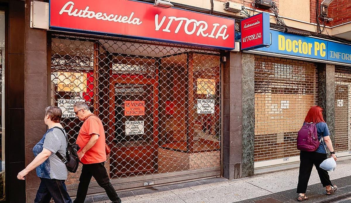 Vitoria, a la cola del comercio vasco: la capital alavesa ha perdido una de cada cuatro tiendas en diez años