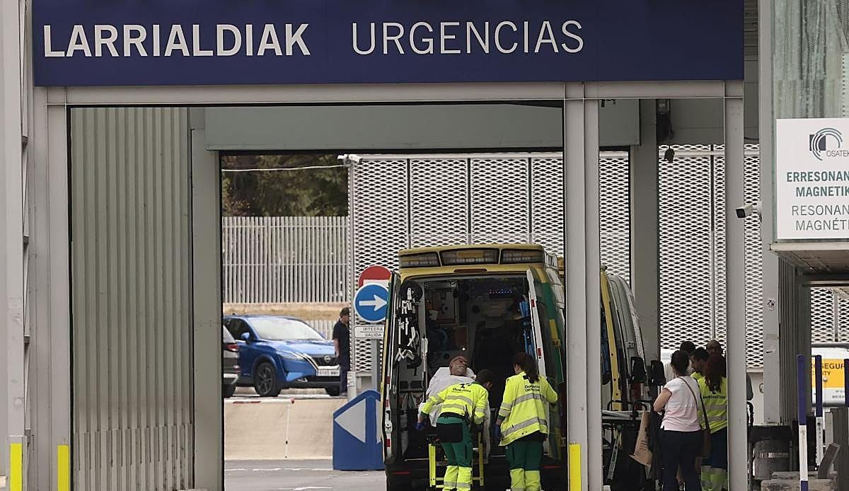Trece horas de espera en Urgencias del HUA: «Solo había un médico para todo el servicio»