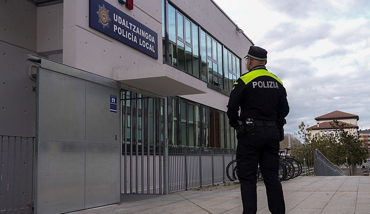 Un hombre de 51 años, detenido en Zaramaga tras presentarse en casa de sus padres pese a tener prohibido acercarse a ellos