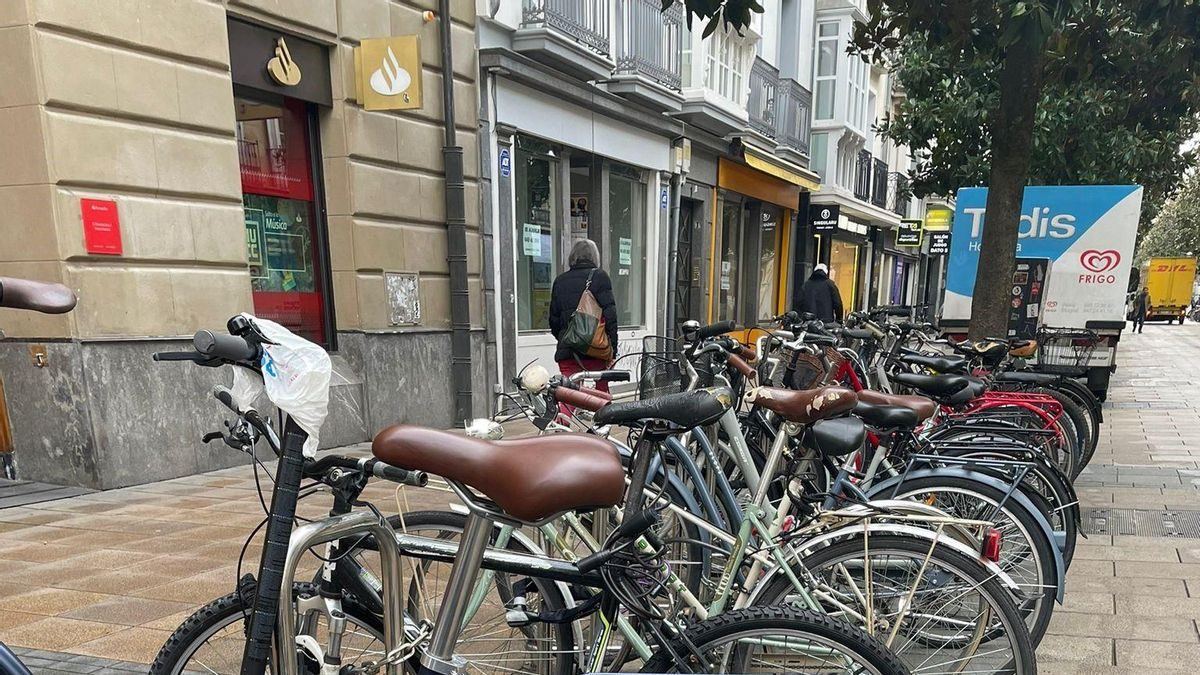 Vitoria amplía el aparcamiento de bicicletas en Arriaga-Lakua con 28 nuevas plazas