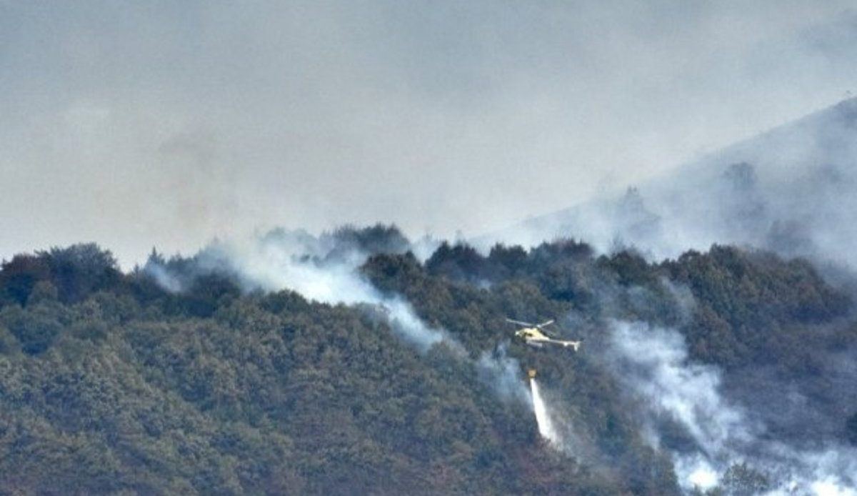 El incendio forestal de Llanteno queda bajo control tras días de intensa lucha contra el fuego en Álava