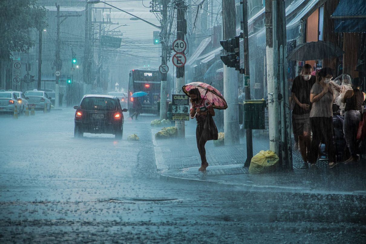 Tormenta con granizo y rachas de hasta 60 km/h amenaza Álava esta tarde: aviso amarillo hasta medianoche