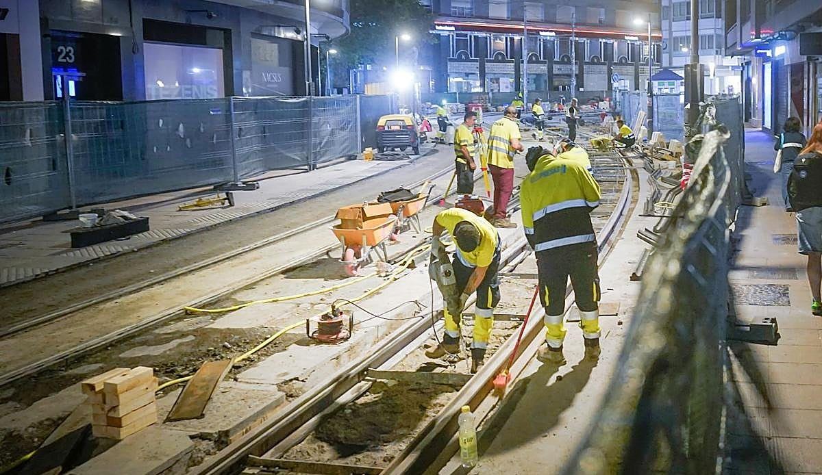 Vitoria aguanta el ruido nocturno en General Álava para que el tranvía vuelva antes del inicio del cole