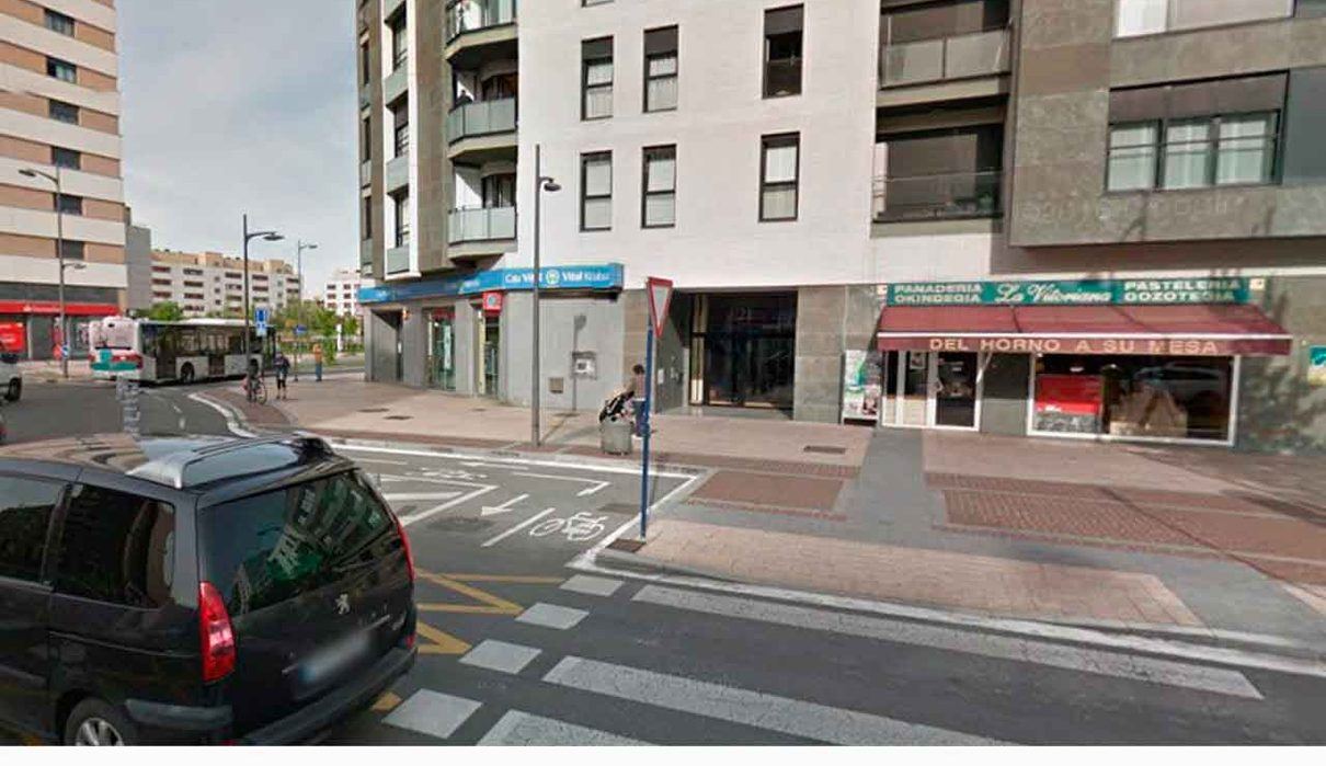 Los vecinos de Zabalgana exigen que el autobús cumpla su promesa y llegue hasta la estación