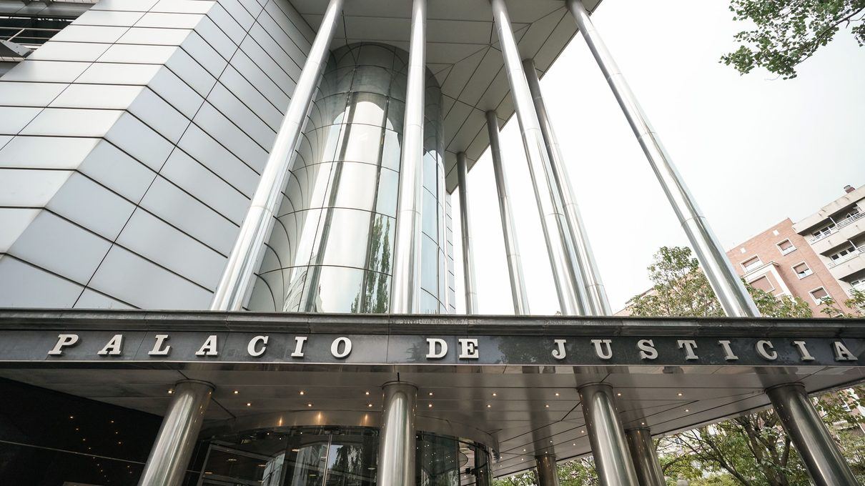 Tres años de prisión por entregar una bolsa de 28 pastillas de éxtasis a un amigo a la salida de un 'after' en Vitoria