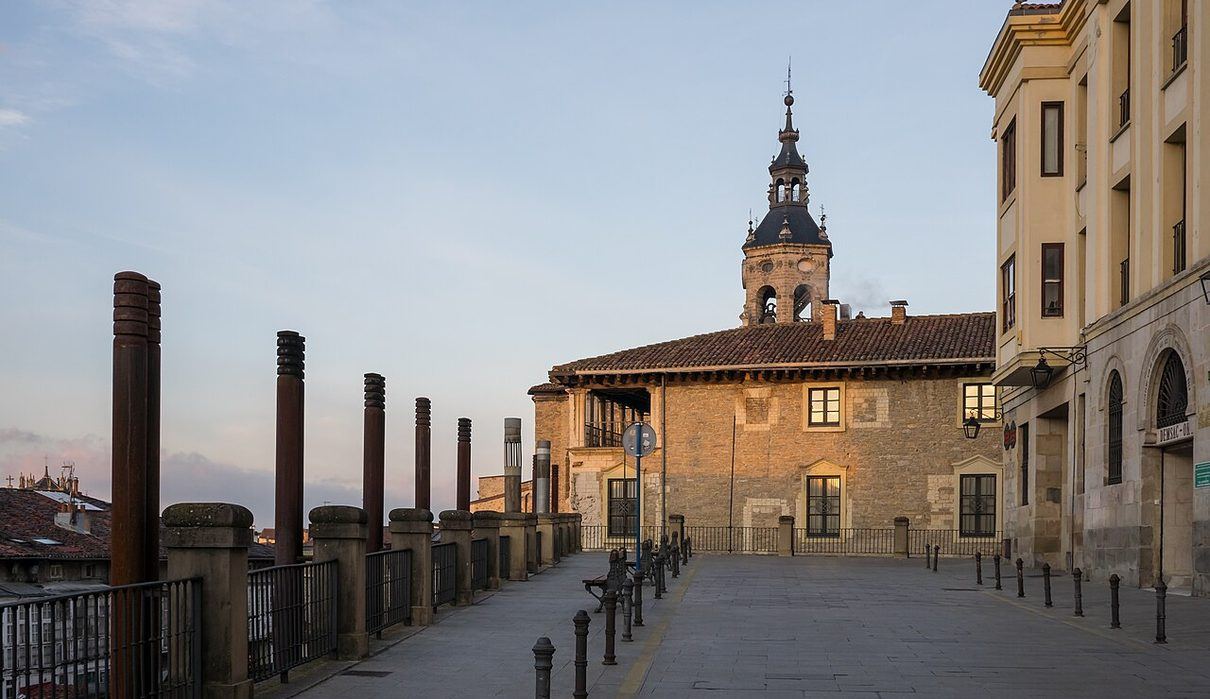 La torre de San Vicente fue el eslabón vitoriano de un 'internet' óptico que unía Madrid con la frontera francesa