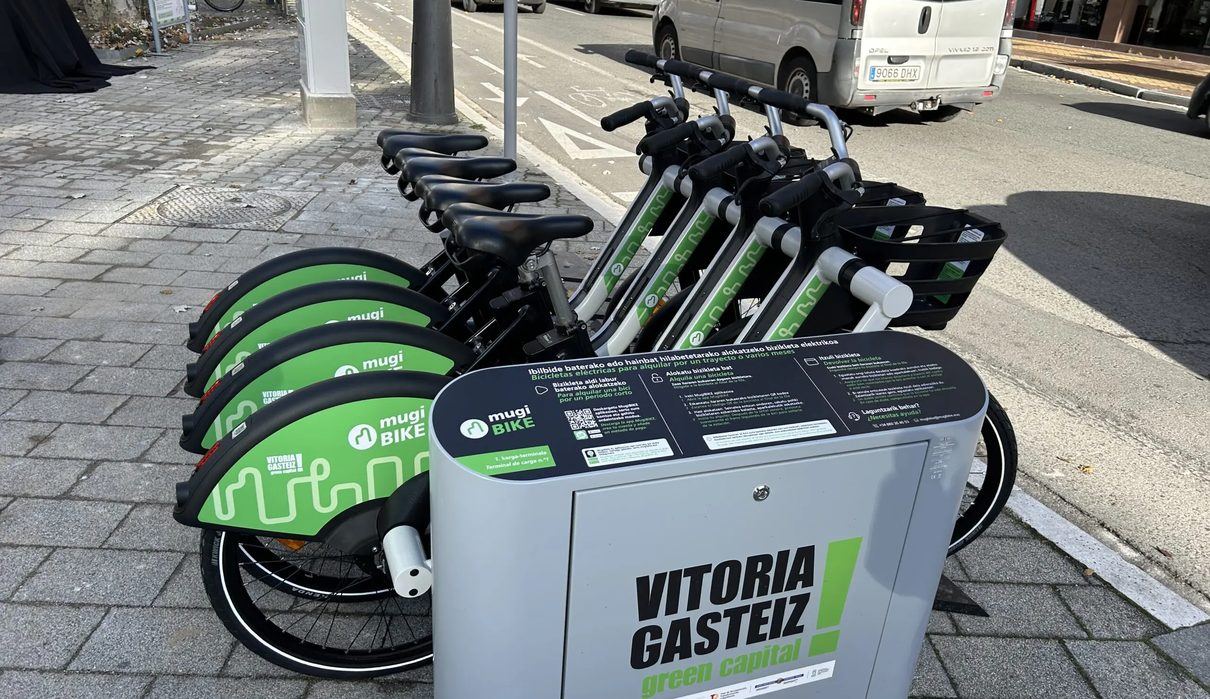 Las fiestas de La Blanca dejan a Vitoria sin bicicletas eléctricas públicas por miedo al vandalismo