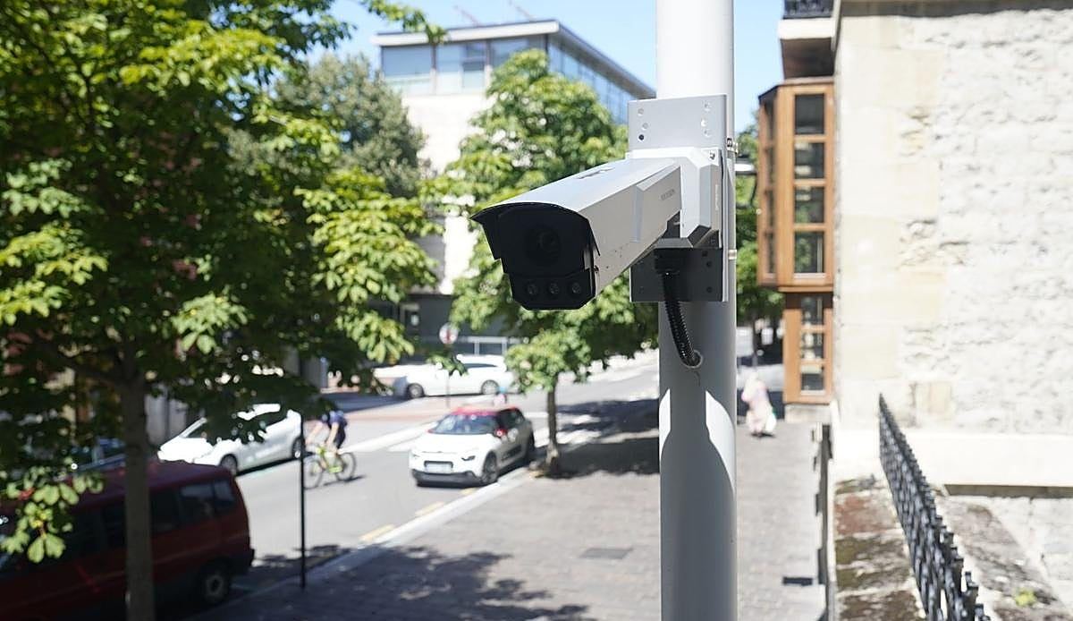 Más de mil multas y 192.000 euros recaudados: la zona de bajas emisiones de Vitoria aprieta las tuercas a los coches contamin