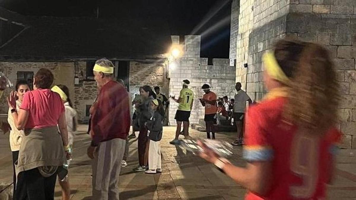 La noche de Puebla de Sanabria vuelve a brillar: casi cien corredores rescatan la carrera luciérnaga tras un año de silencio