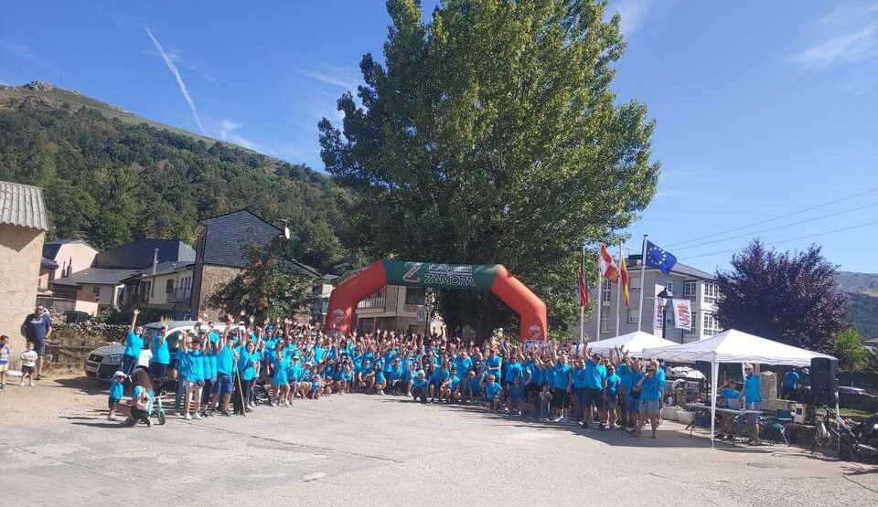 Porto de Sanabria llena sus calles de solidaridad para luchar contra el cáncer en su segunda marcha benéfica