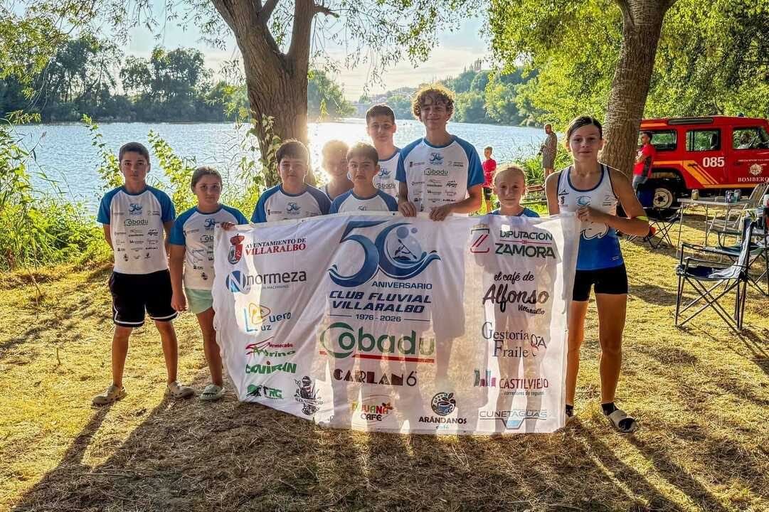 El Club Fluvial de Villaralbo reúne a cinco décadas de remeros para celebrar su gran aniversario
