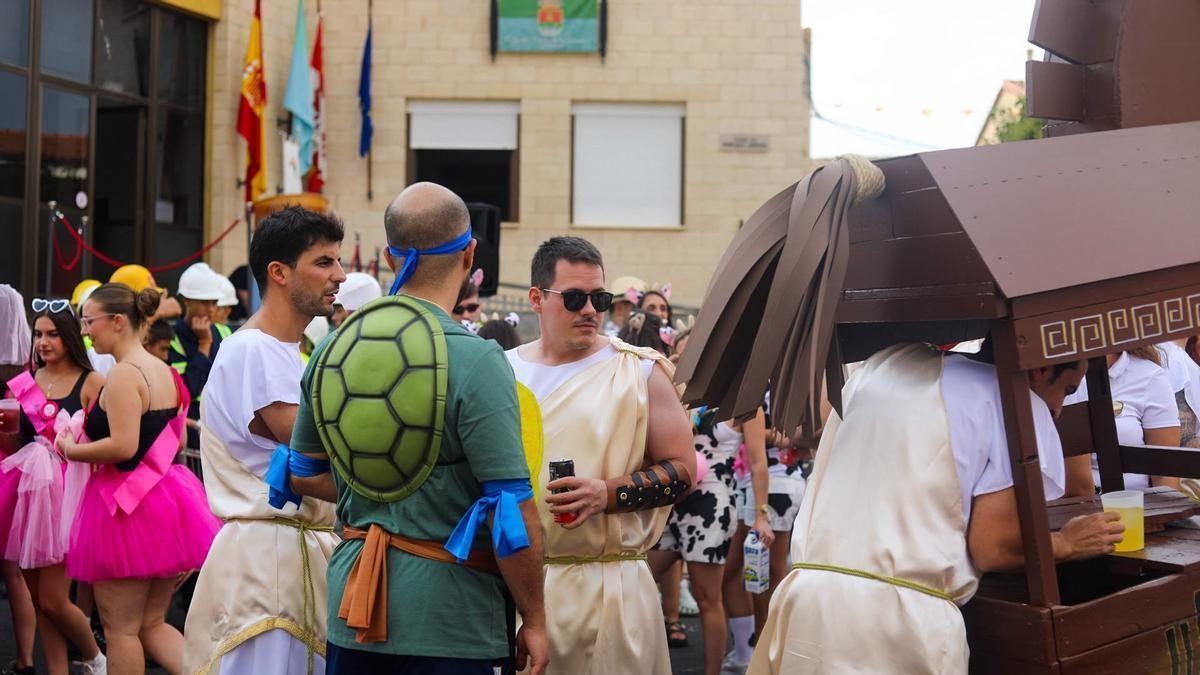 Coreses se viste de gala para sus fiestas de la Asunción entre carrozas, peñas y vaquillas