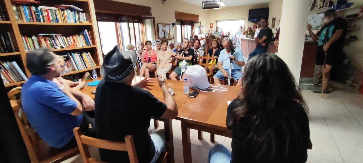 Fresno de la Carballeda se moviliza contra las macroplantas solares: "Los pueblos no pueden ser colonias energéticas"