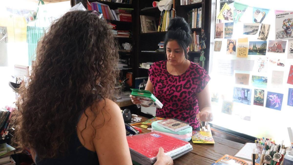 Las familias zamoranas gastan más de 400 euros por hijo en la vuelta al cole mientras los colegios piden hasta zapatillas exc