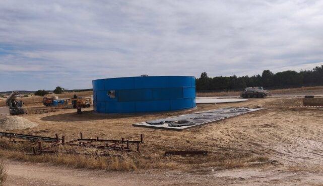 Vecinos exigen parar las obras de la planta de biogás de Peleas de Abajo mientras el riesgo de incendio es máximo