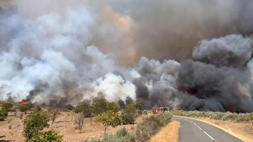 El incendio de Hermisende alcanza la estabilización tras obligar a evacuar a 190 vecinos y amenazar dos localidades zamoranas