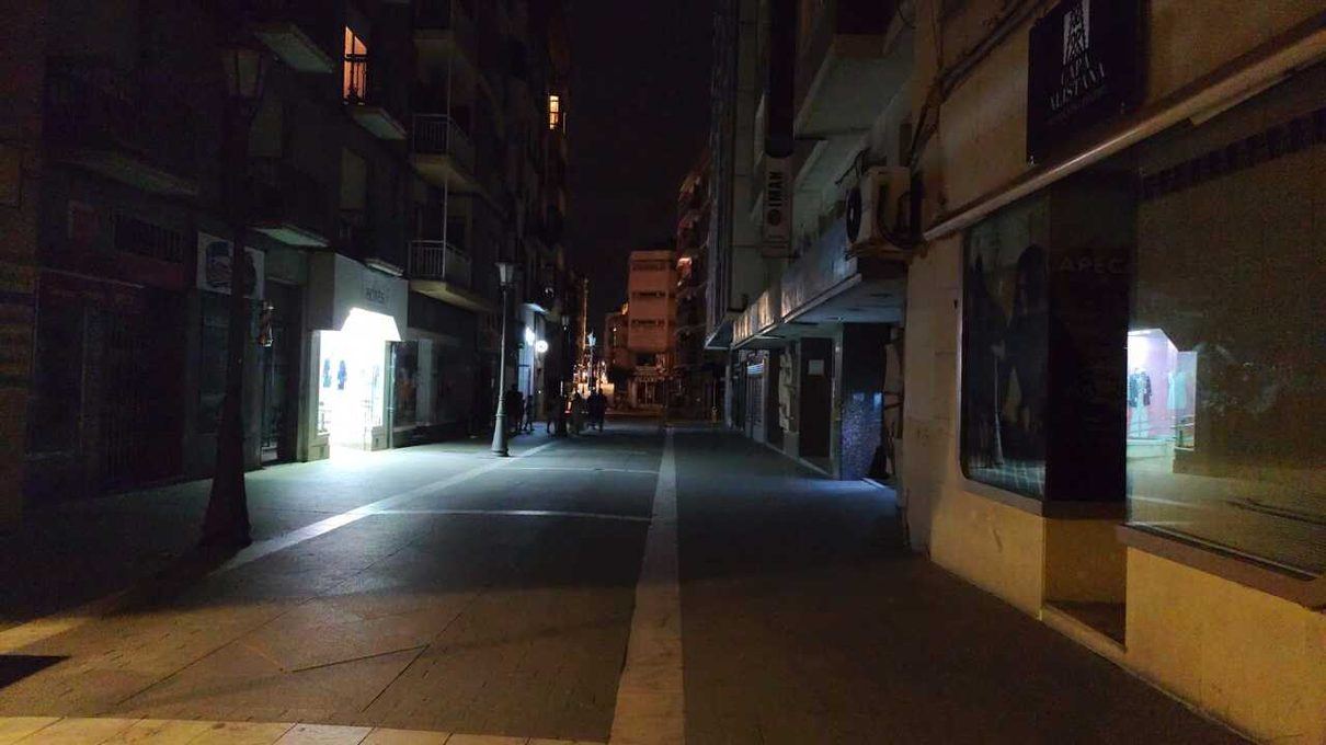 Dos noches a oscuras y sin explicaciones: el apagón del centro de Zamora desespera a vecinos y hosteleros