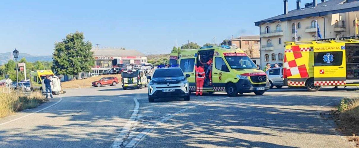 Un coche vuelca tras una colisión en Cobreros y deja tres heridos en la carretera de Castro de Sanabria