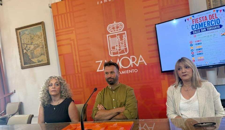 La calle San Torcuato se viste de fiesta el sábado con música, paella solidaria y homenaje a sus comerciantes históricos