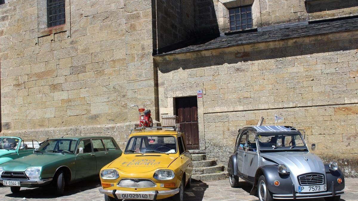 Donado duplica la participación en su II Encuentro de Coches Clásicos y bate récord con 21 vehículos