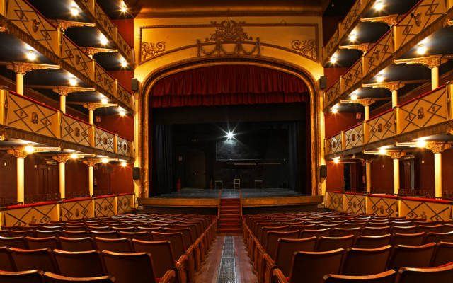 El grupo de teatro Crisol convierte los escenarios de la comarca de Benavente en puentes entre pueblos