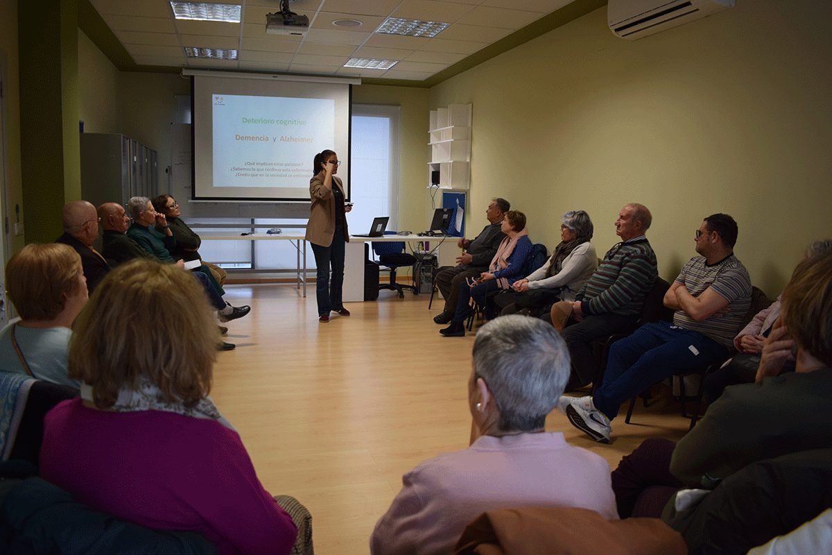 El Pego aprende a hablar con el alzhéimer: una psicóloga de AFA Zamora enseñará claves para acompañar mejor a quienes padecen