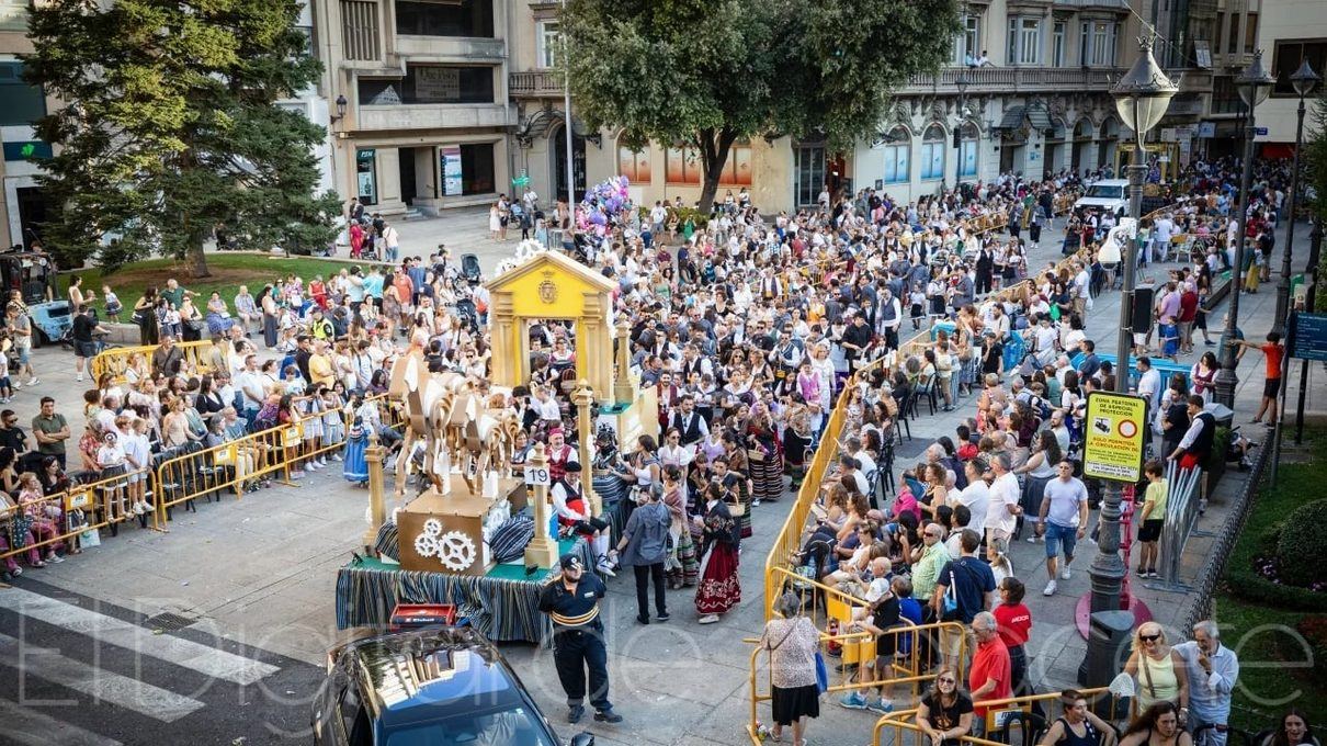 La carroza 'Feria' se corona en la Cabalgata de Albacete ante 177.000 espectadores