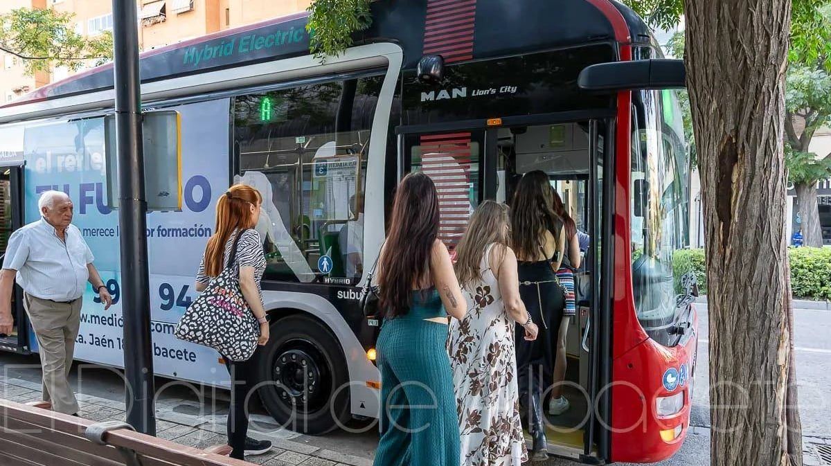 La Feria de Albacete estrena cuatro líneas de autobús especial y servicio directo desde las pedanías para sus días grandes