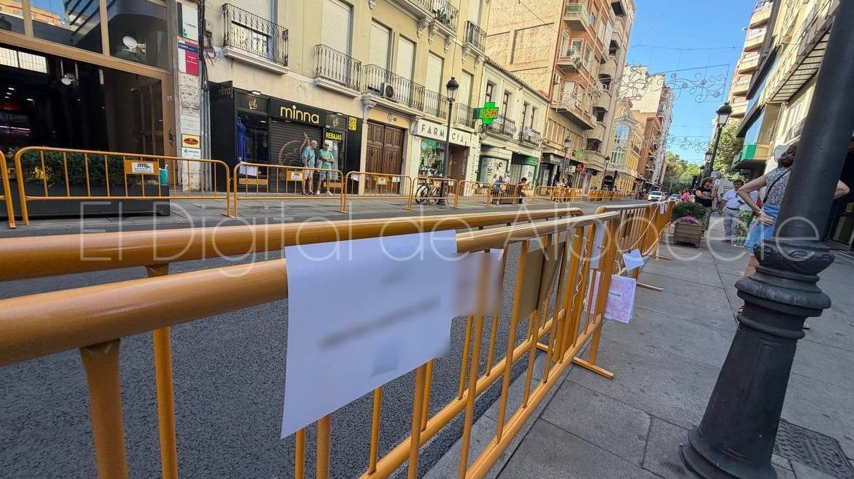 Nombres en papel antes que sillas: los albaceteños se inventan una nueva forma de ganar sitio en la Cabalgata de la Feria